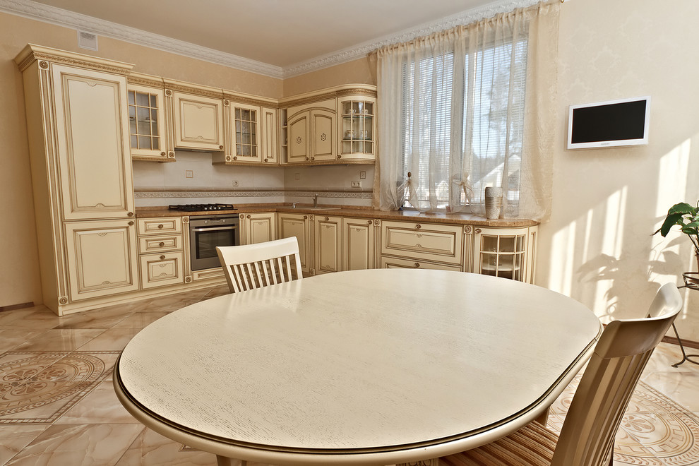 Кухня для загородного дома "Сенатор"