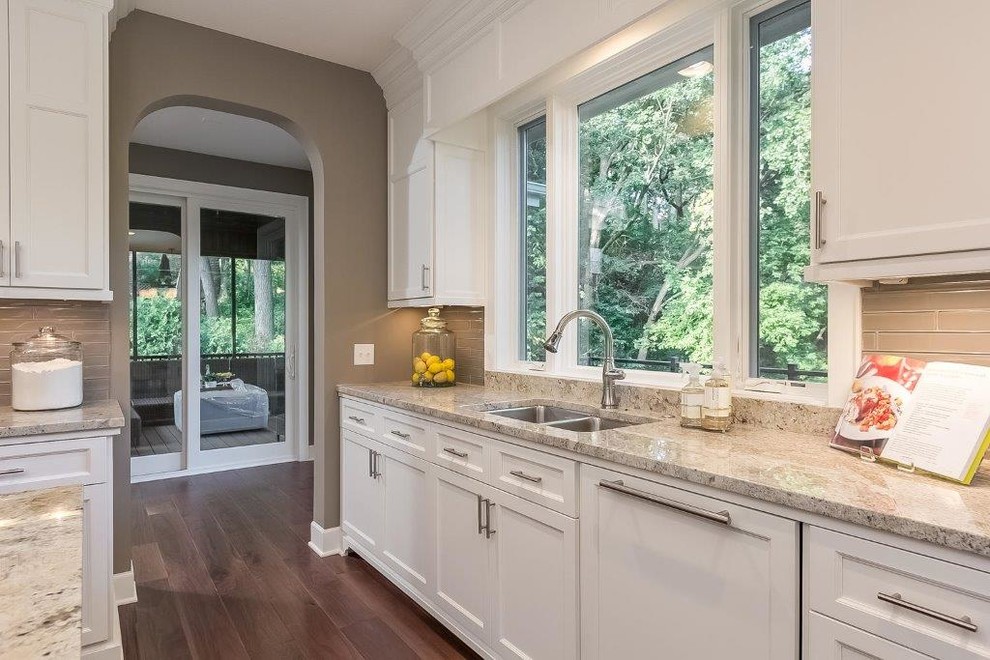 Kitchen - transitional kitchen idea in Minneapolis