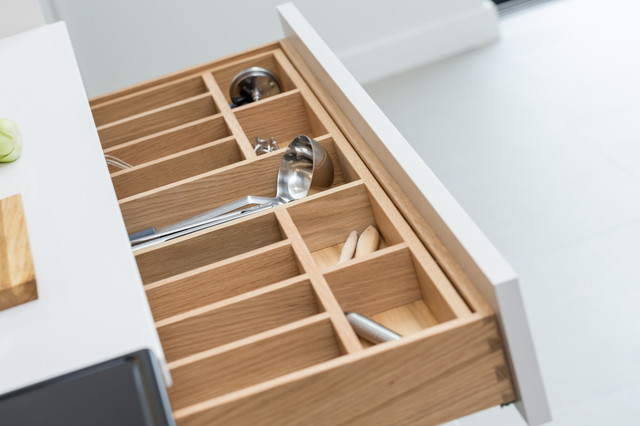 Grey and White Shaker Kitchen - Winkfield Collection nyklassisk-koek