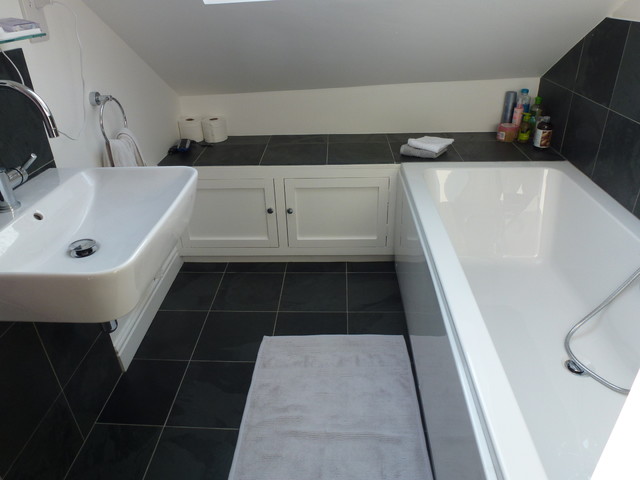 En-Suite Designs modern-bathroom