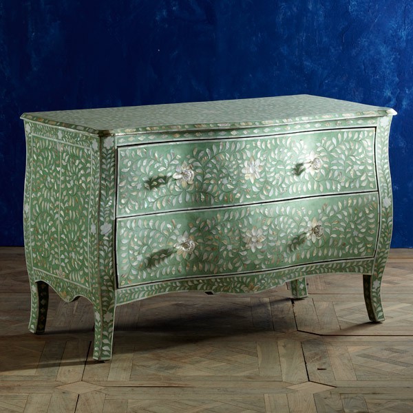 Mother-of-Pearl Serpentine Chest, Mint