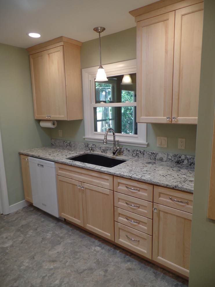 Inspiration for a transitional home design remodel in Cedar Rapids
