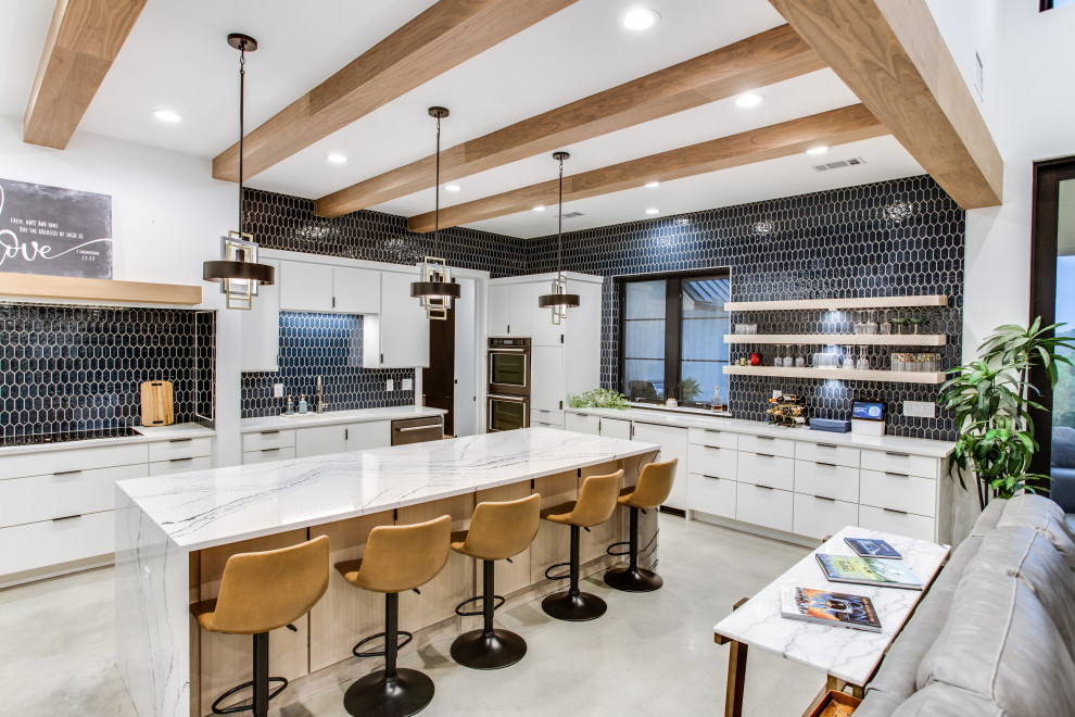Kitchen - contemporary kitchen idea in Austin