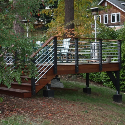 Inspiration for a mid-sized transitional backyard deck remodel in Seattle with no cover