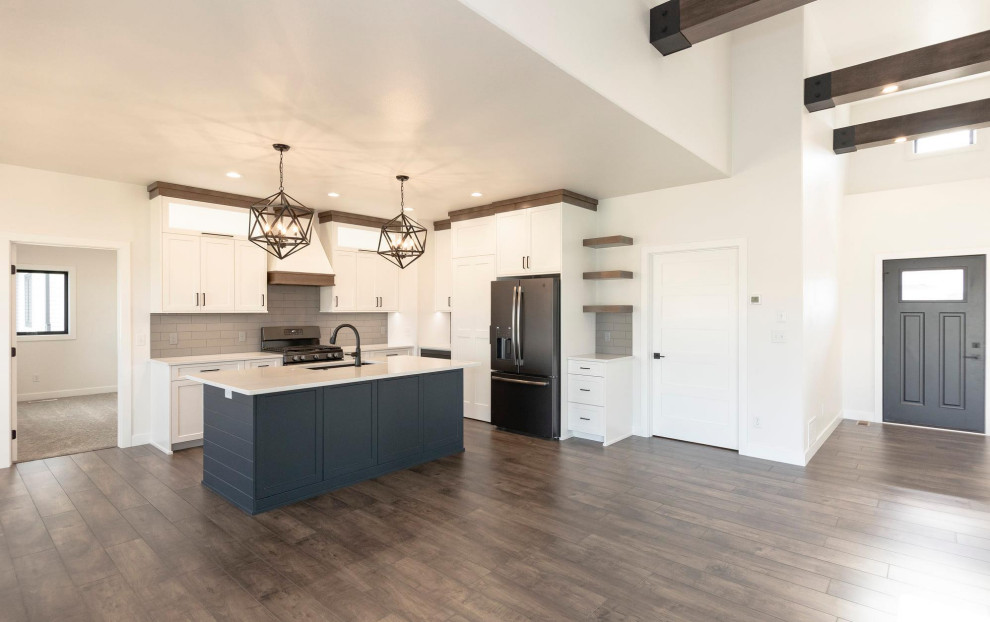 Kitchen - transitional kitchen idea