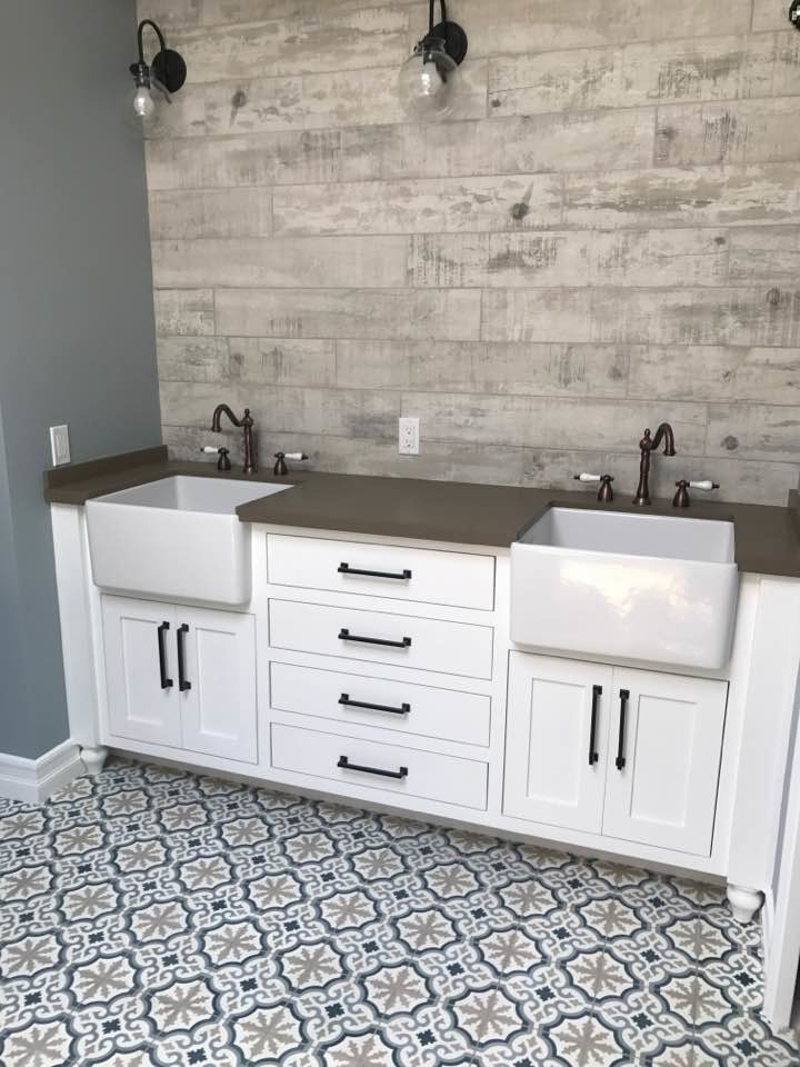 Mountain style bathroom photo in Orange County