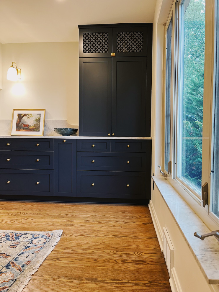 Eat-in kitchen - large transitional l-shaped medium tone wood floor and brown floor eat-in kitchen idea with an undermount sink, shaker cabinets, blue cabinets, quartzite countertops, stone slab backsplash, paneled appliances, no island and gray countertops