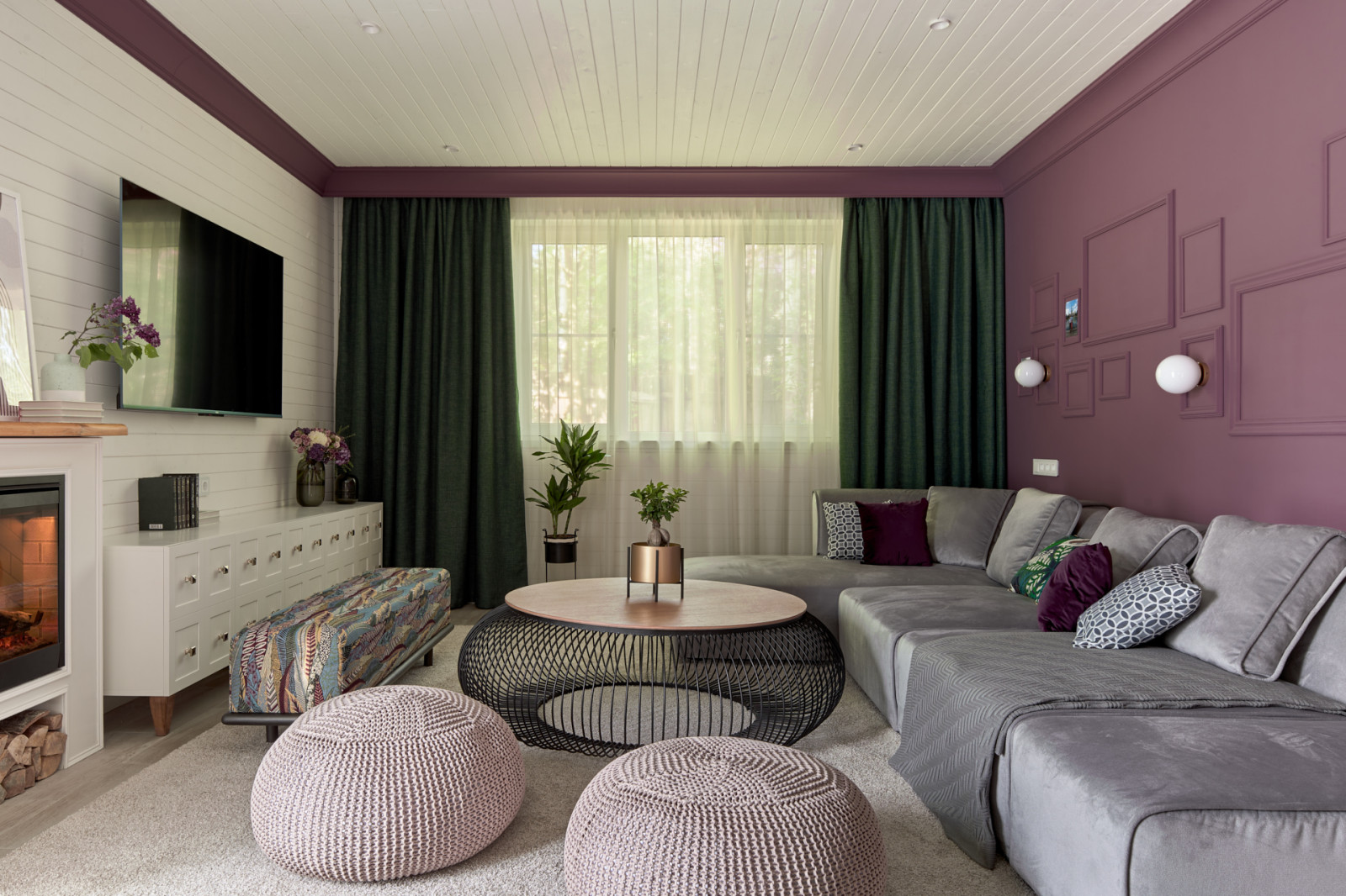 Фиолетовая гостиная-столовая