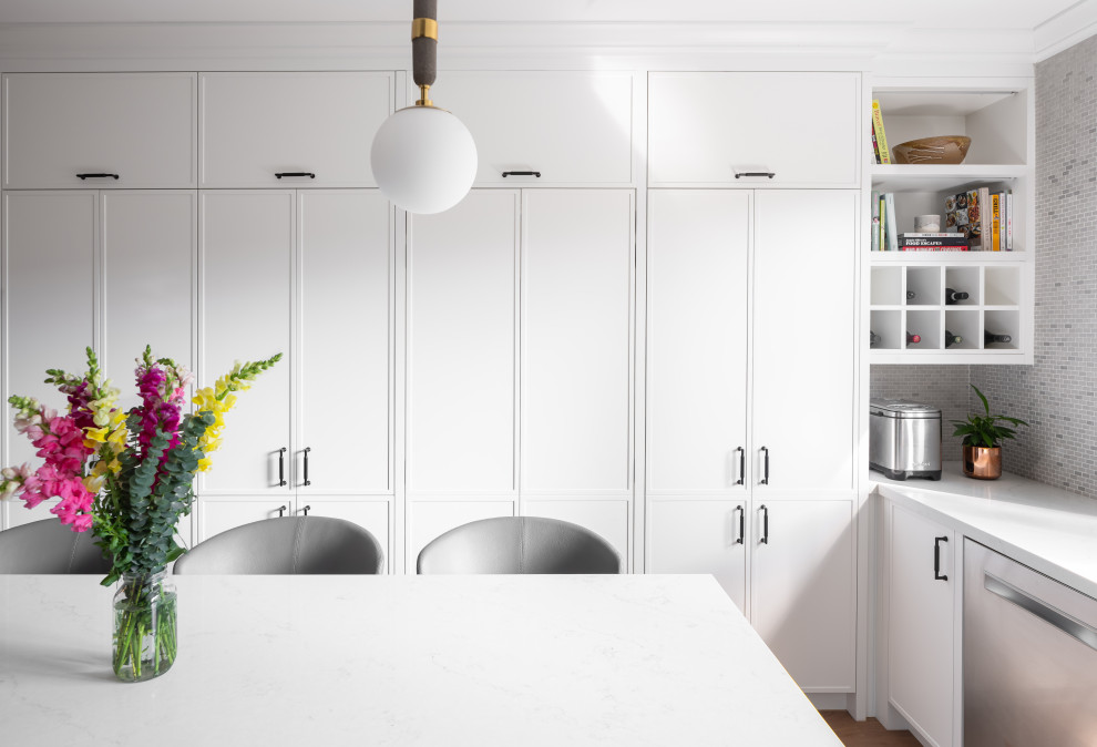Inspiration for a transitional kitchen remodel in Toronto