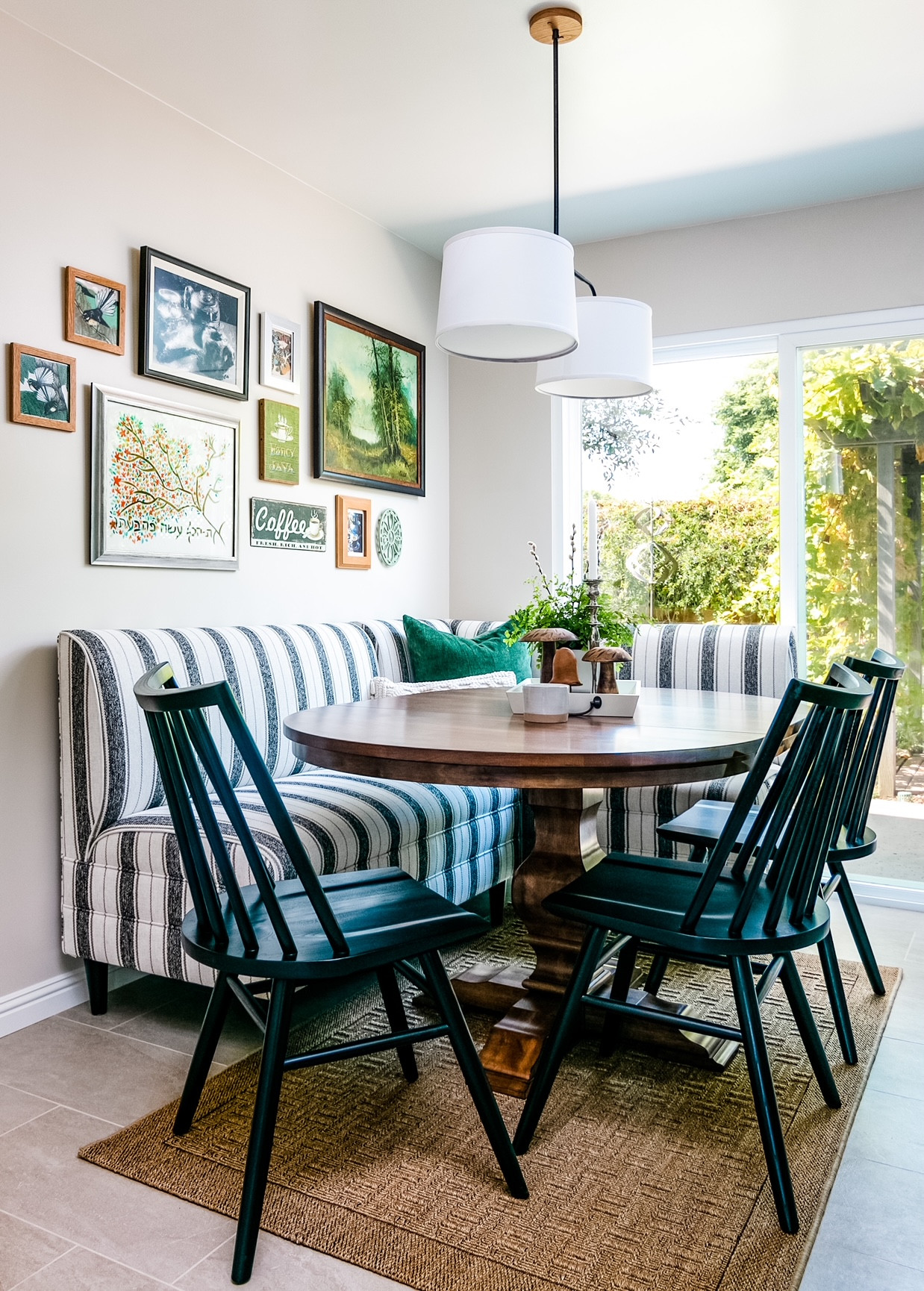 12 Kitchens With Inviting Built-In Banquettes and Benches, image size:1238x1730