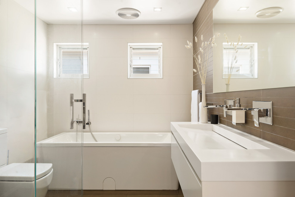 Inspiration for a contemporary bathroom in Sydney.