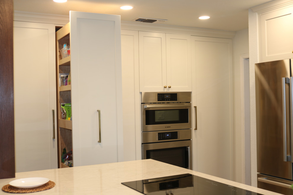 Kitchen - transitional kitchen idea