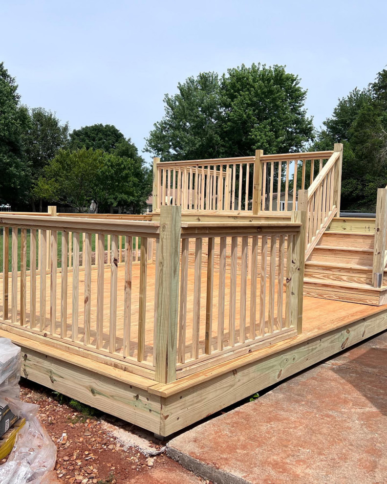 Inspiration for a mid-sized rustic deck remodel