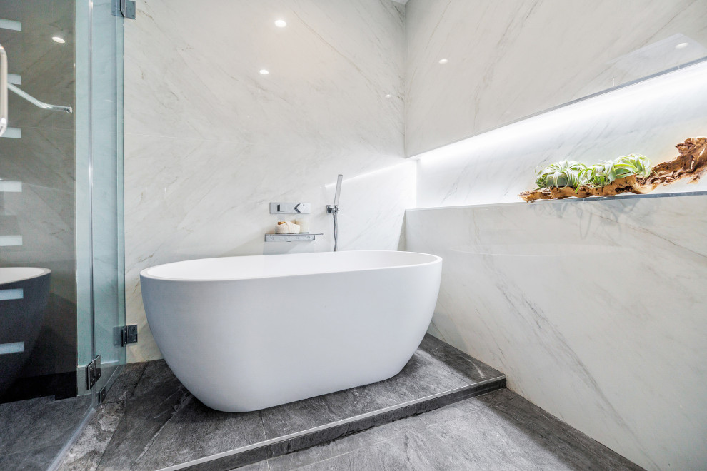 Inspiration for a contemporary bathroom remodel in San Francisco