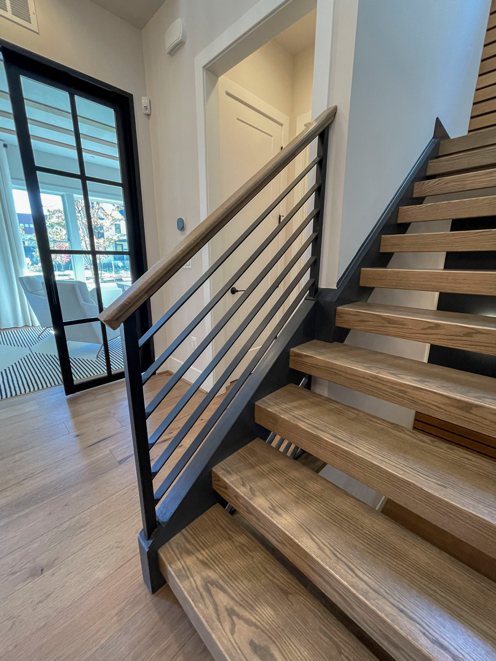 113_Floating Straight- Stringers with No Risers in Contemporary Home, Bethesda M