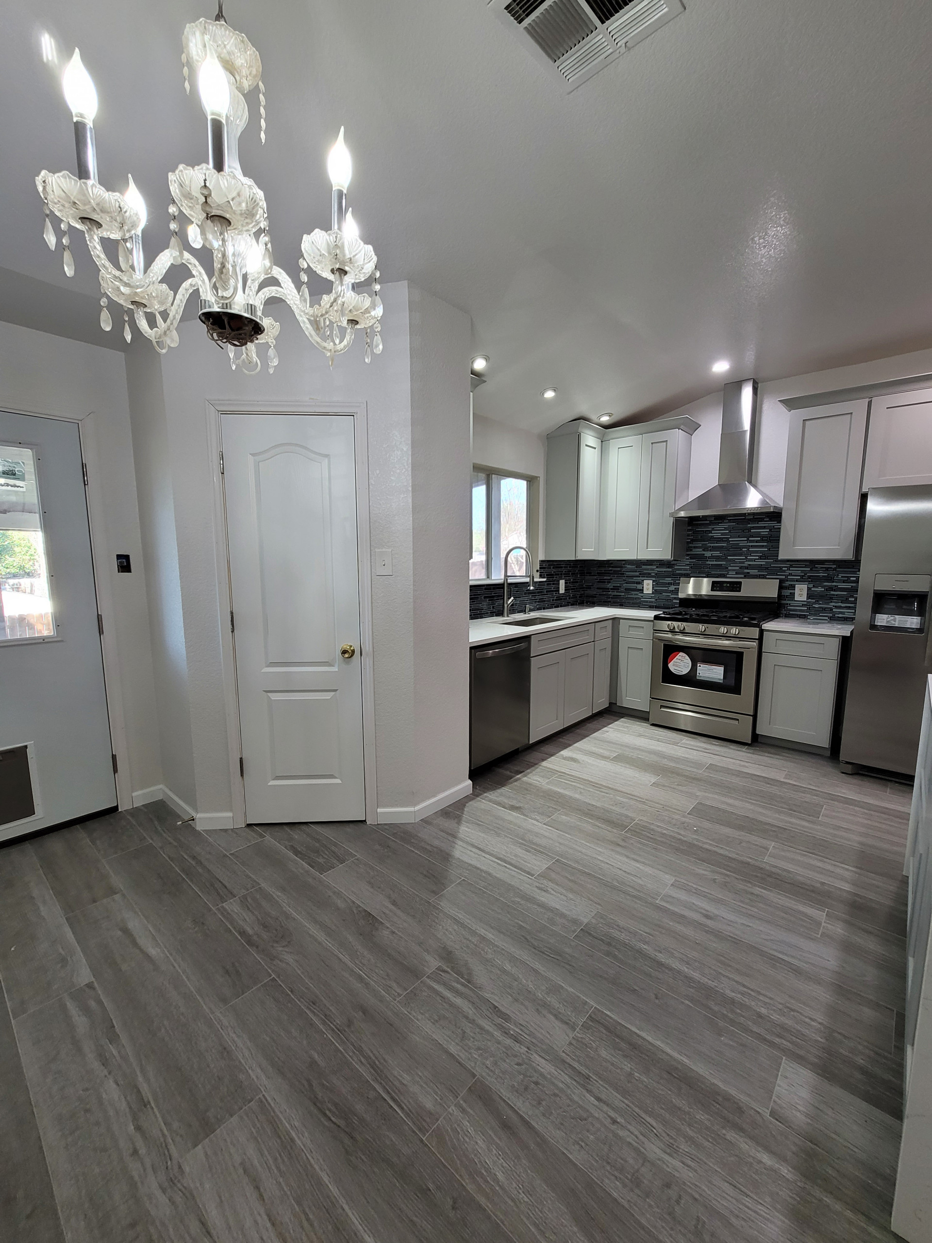 Home design - contemporary home design idea in Austin