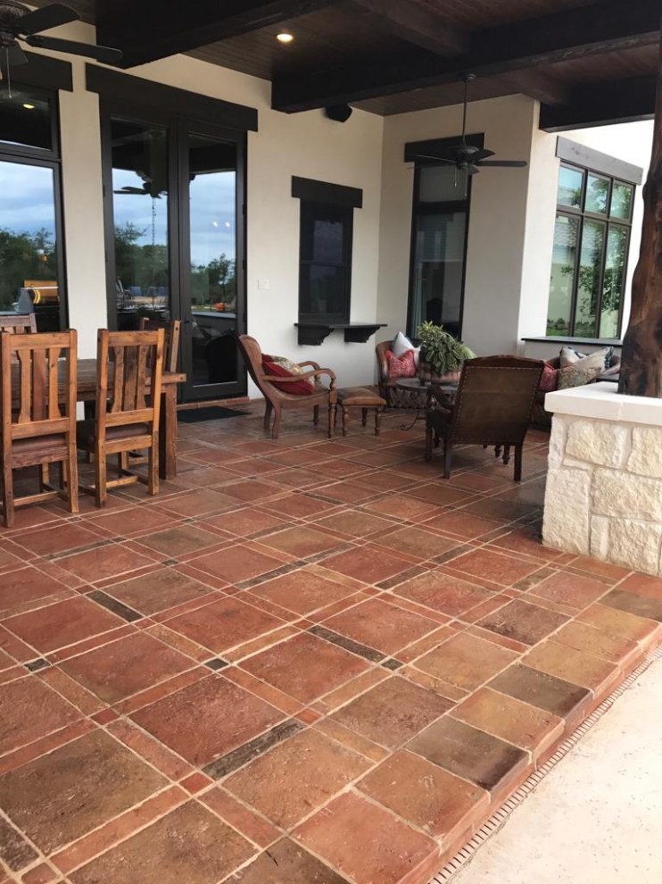 Mid-sized mountain style entryway photo in Austin