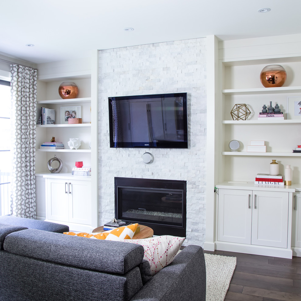 Photo of a transitional family room in Toronto.