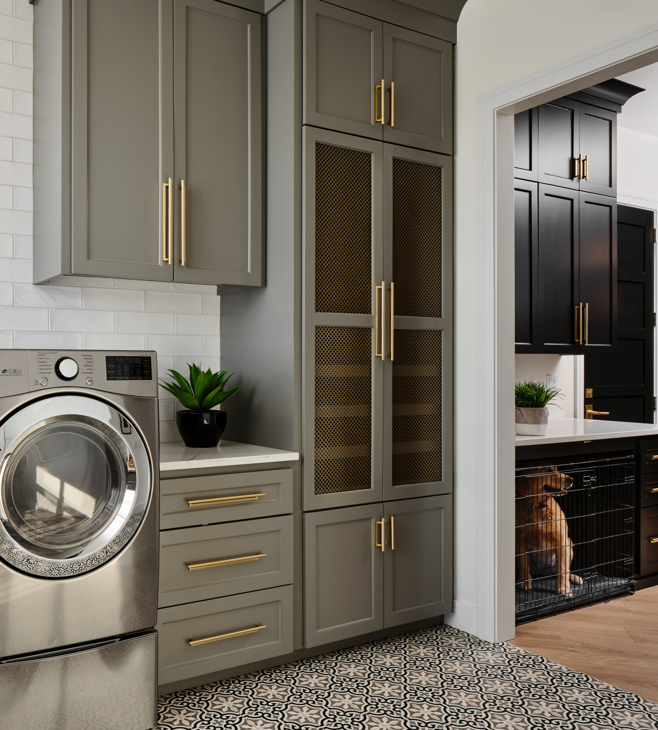 75 Beautiful Utility Room with Grey Cabinets Ideas and Designs - February  2023 | Houzz UK