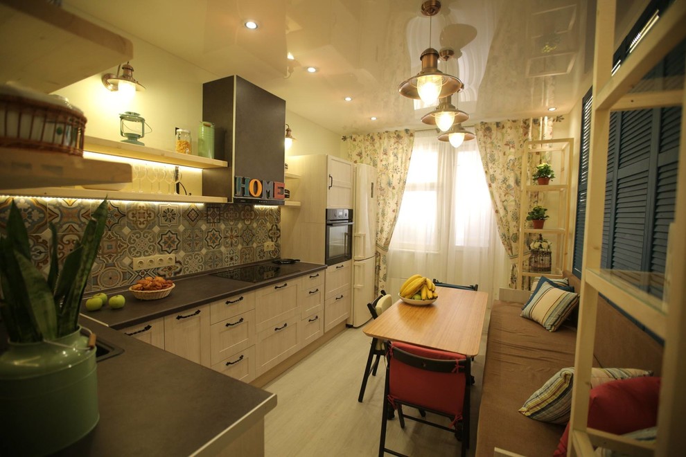 Inspiration for a traditional kitchen in Moscow.