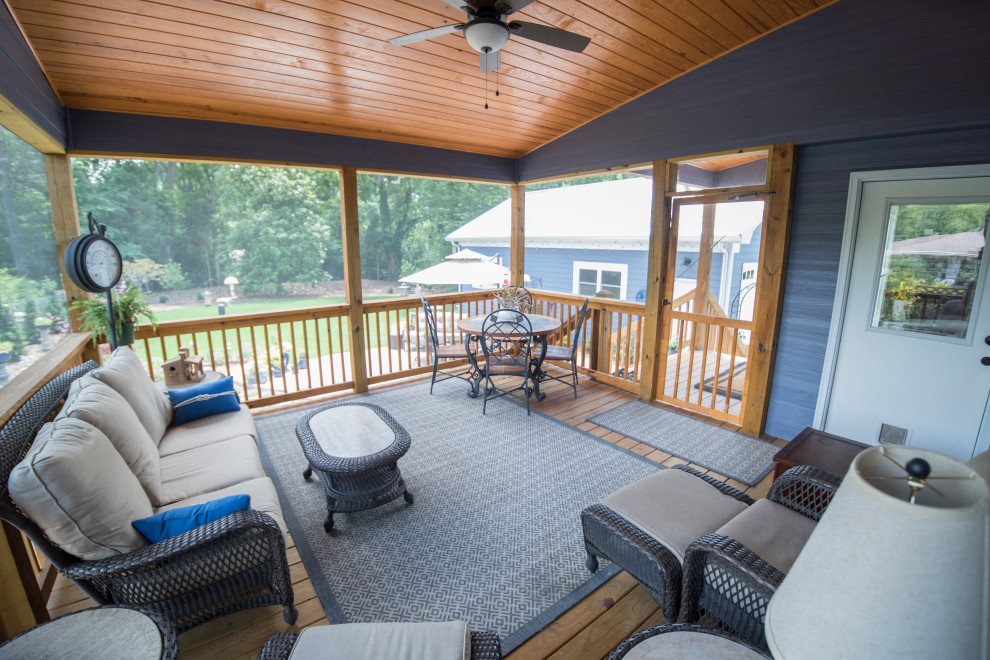 Design ideas for a large traditional backyard screened-in verandah in Atlanta.
