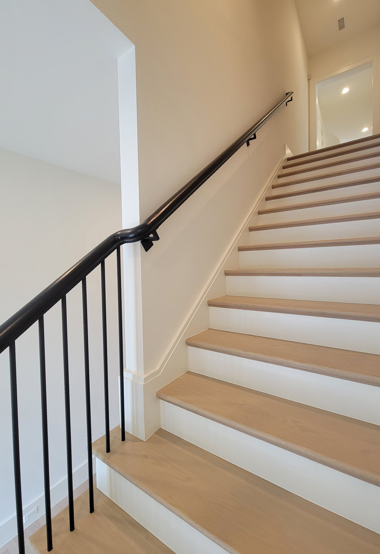 Project #158 | Contemporary Curved Staircase