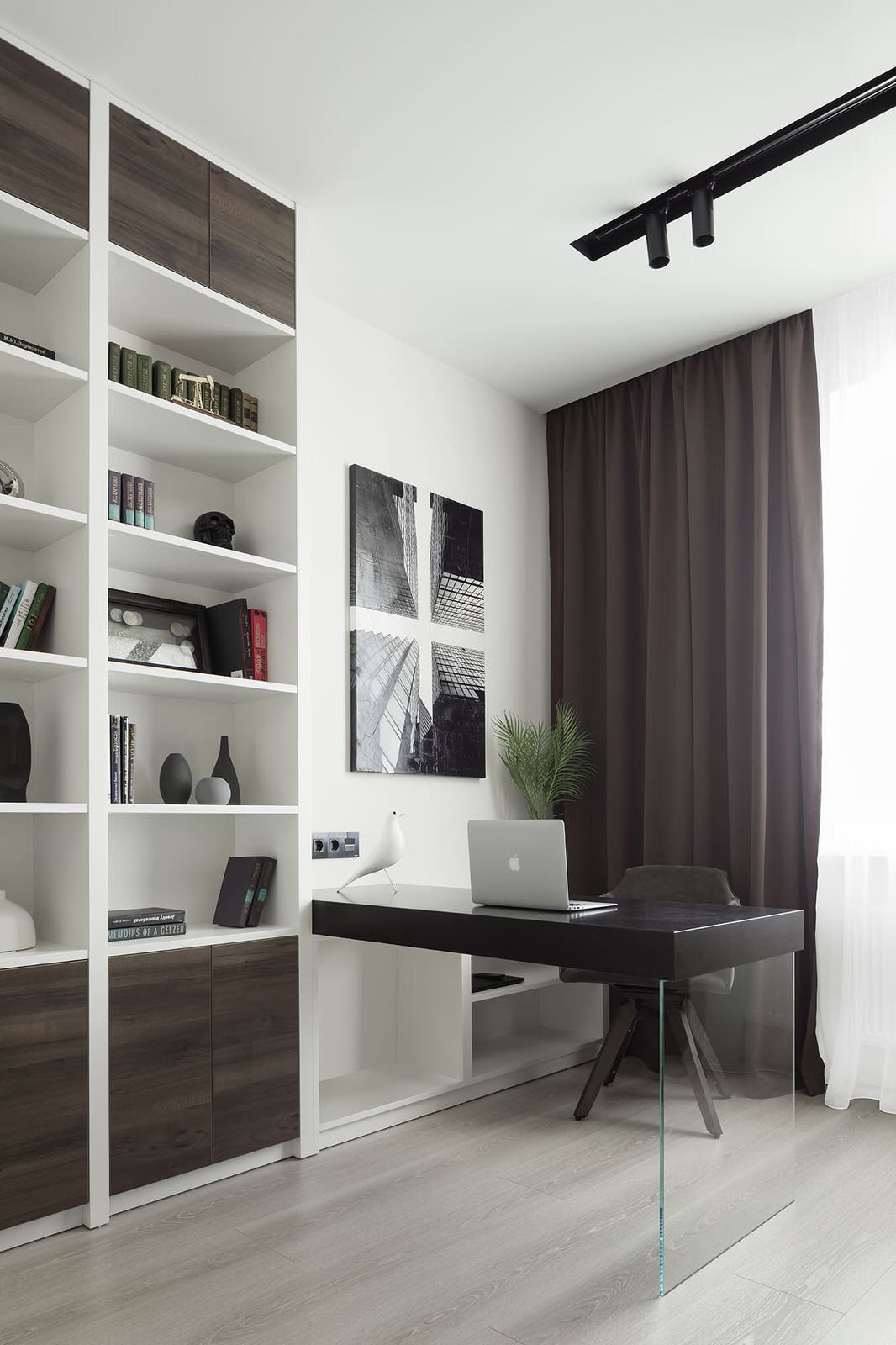 Обзор современной квартиры 170 квм. Полы без плинтуса. Двери в потолок.