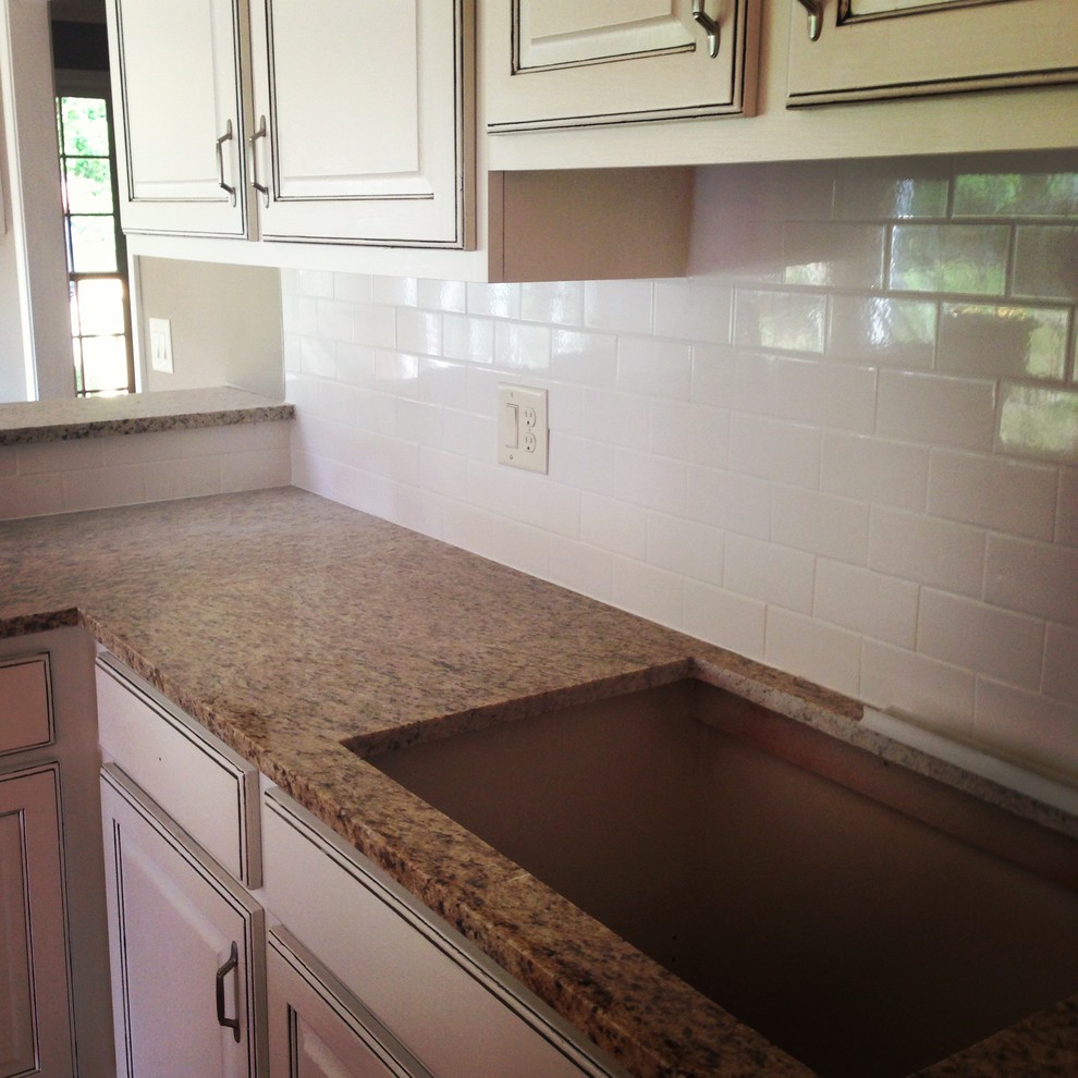 Kitchen - transitional kitchen idea in Atlanta