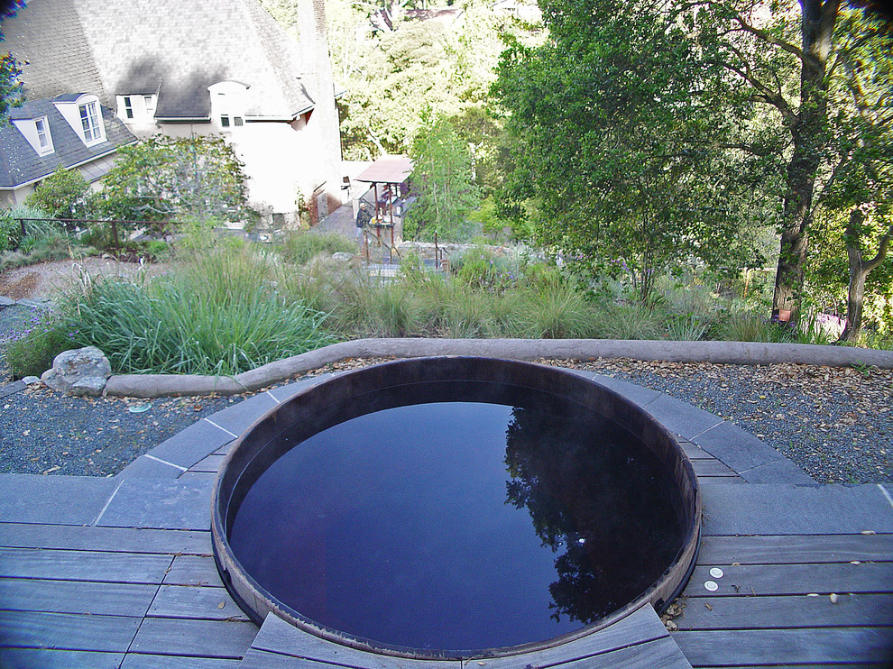 Photo of a mid-sized contemporary backyard round aboveground pool in San Francisco with a hot tub and gravel.