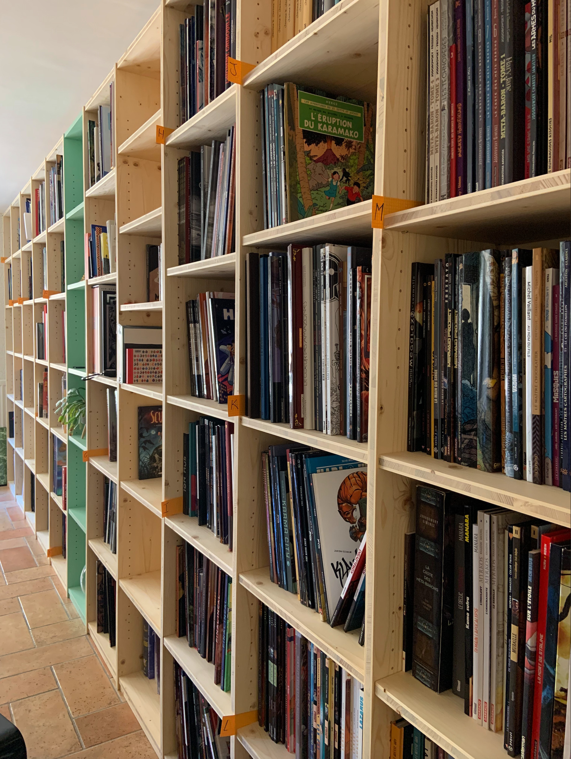 GIVRY Agencement sur mesure de bibliothèques & conseils matériaux et couleurs