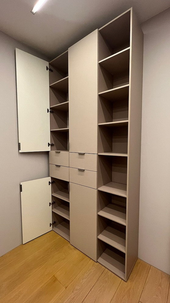 Распашные шкафы