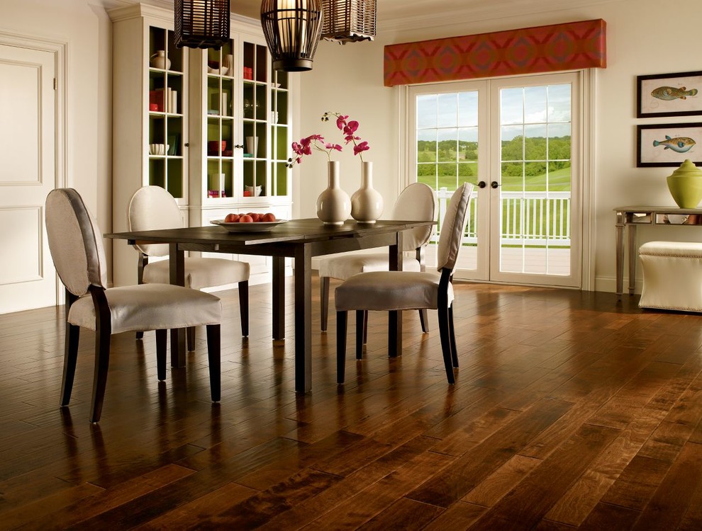 Example of a classic dining room design in Boston