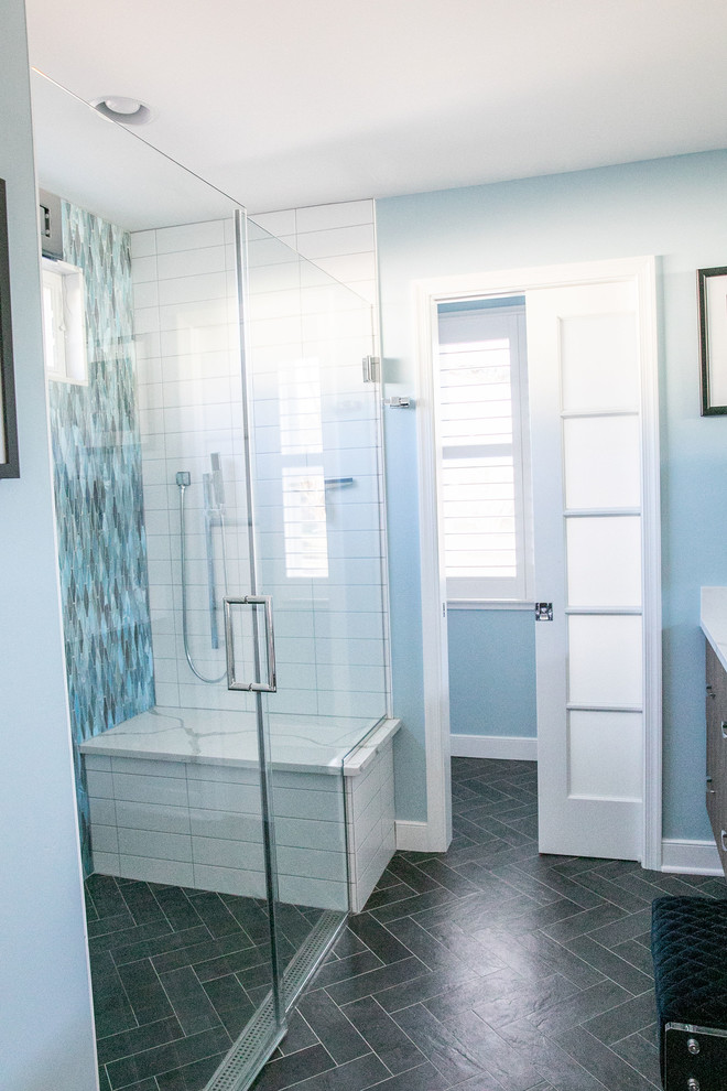 Design ideas for a mid-sized contemporary master bathroom in Baltimore with a curbless shower, white tile, porcelain tile, blue walls, slate floors, engineered quartz benchtops, grey floor, a hinged shower door and white benchtops.
