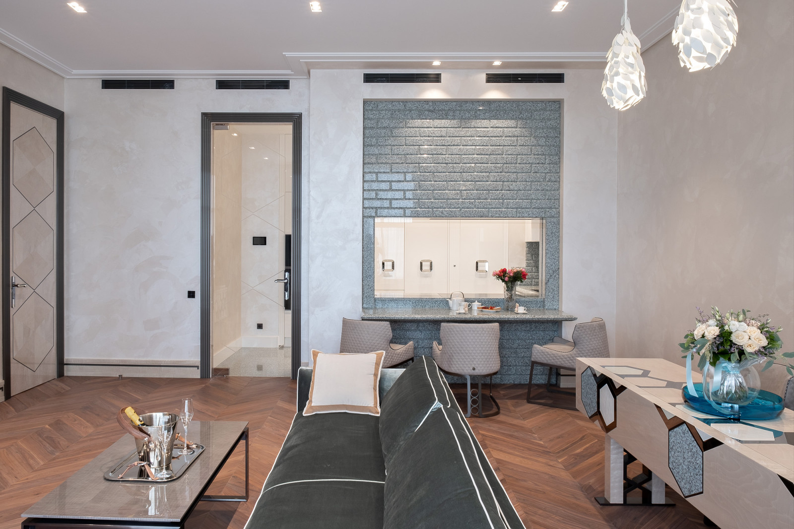 Дом на набережной