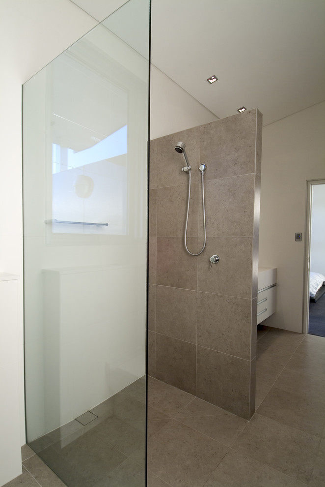 Design ideas for a traditional bathroom in Sydney.