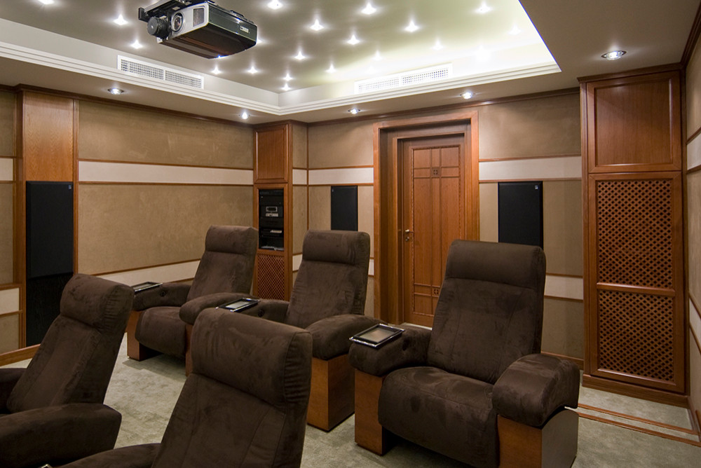 Интерьер домашнего кинотеатра. Резиденция Монолит