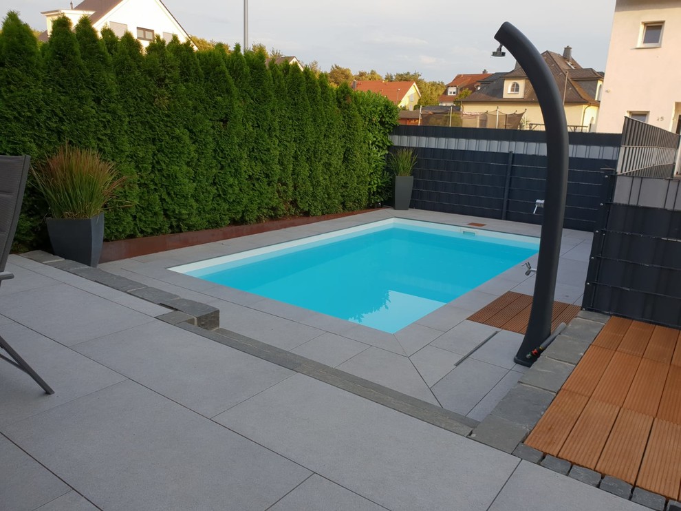 Mittelgroßer Moderner Pool in Frankfurt am Main