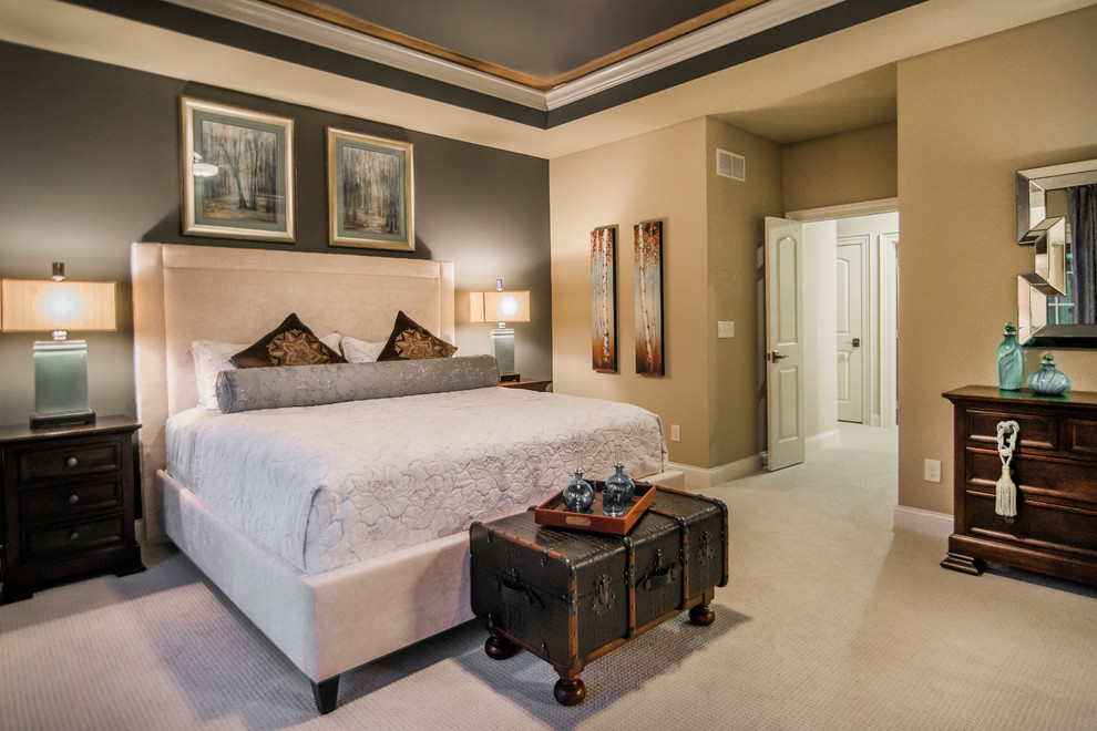 This is an example of a modern bedroom in Columbus.