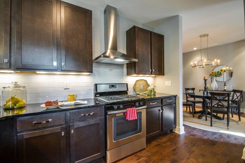 Example of a transitional kitchen design in Nashville