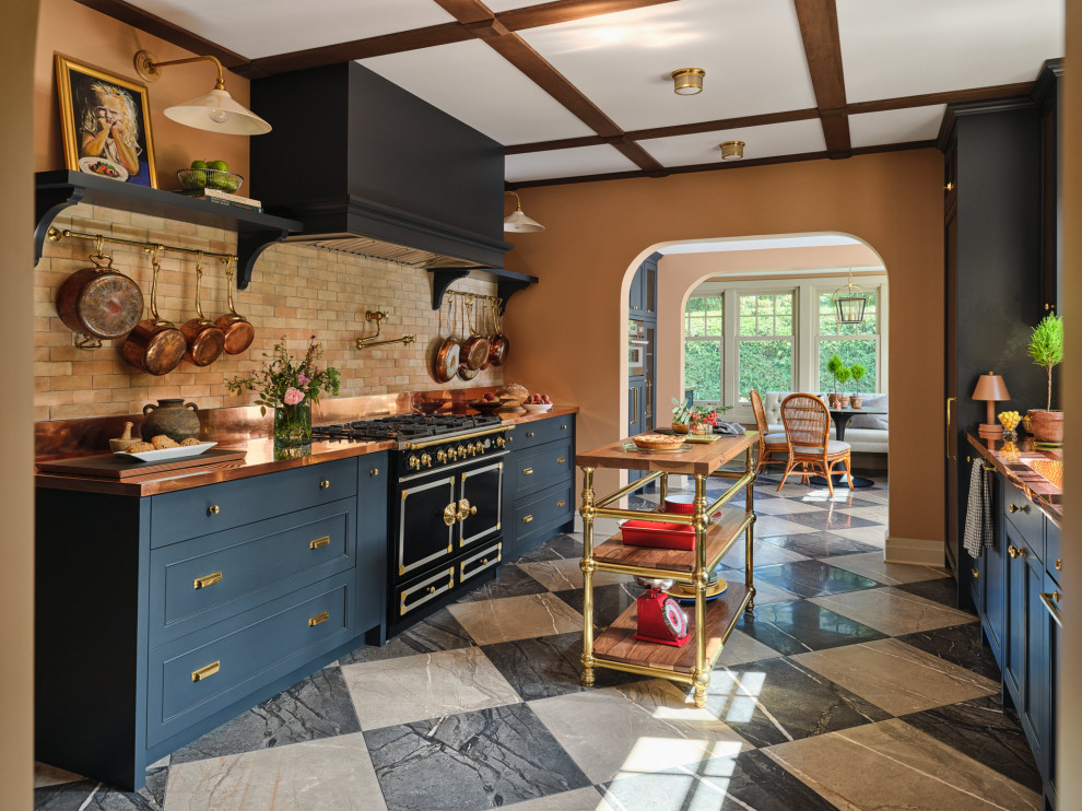 Example of a transitional kitchen design in Ottawa
