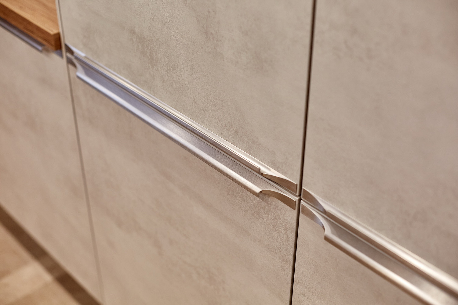 Уютная кухня nobilia в проекте "Дачного ответа" для большой семьи.