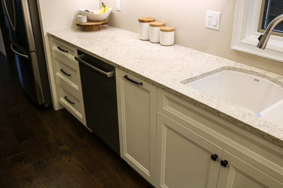 Inspiration for a transitional home design remodel in Toronto