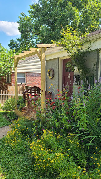Идея дизайна: участок и сад среднего размера на переднем дворе в стиле фьюжн