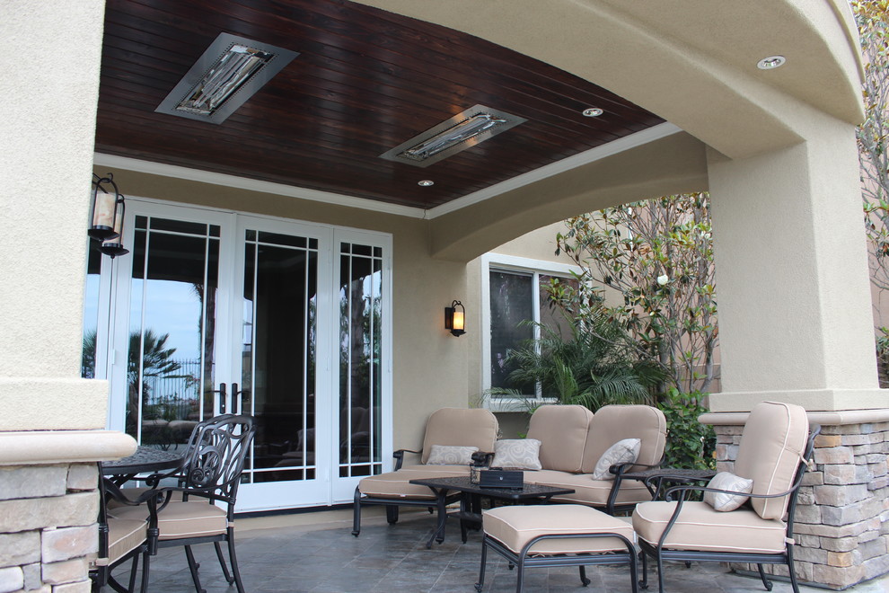 Inspiration for a contemporary balcony in Orange County.