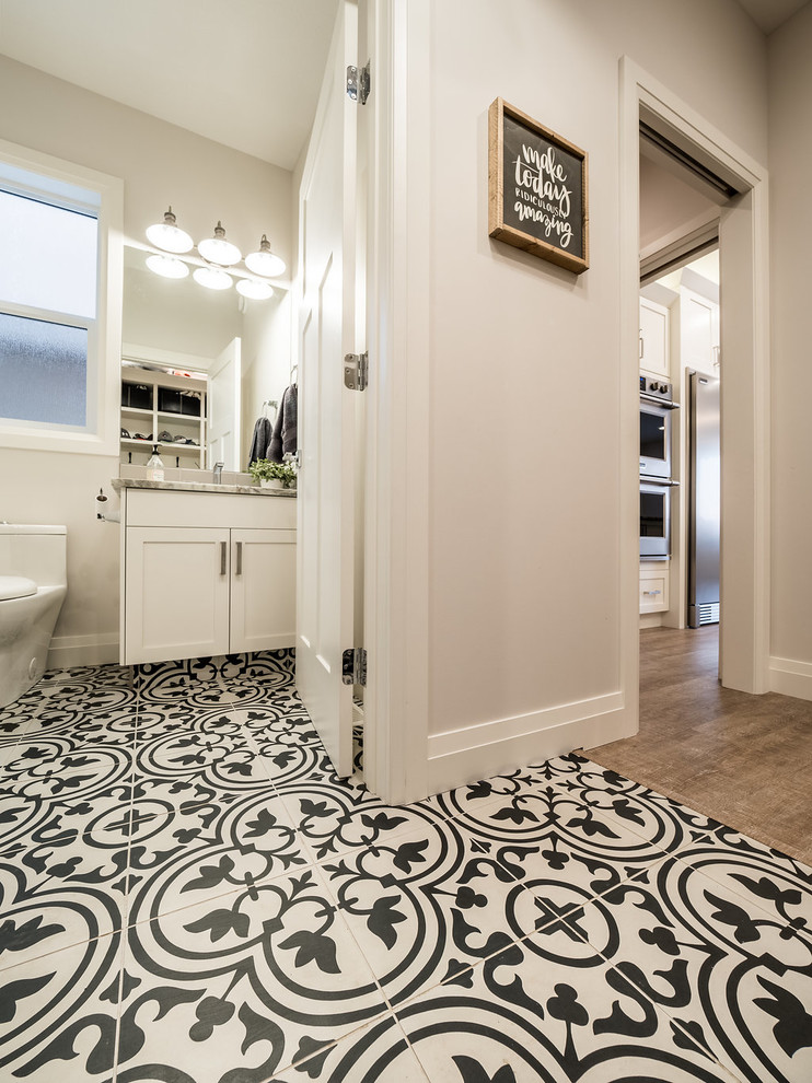 Entryway - entryway idea in Edmonton