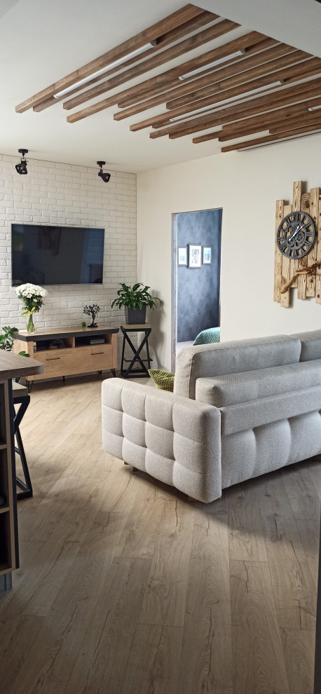 Современный интерьер с элементами лофта и сканди.