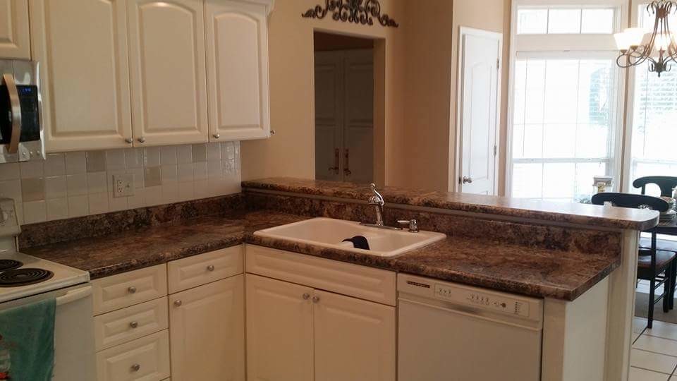 Transitional kitchen photo in Birmingham