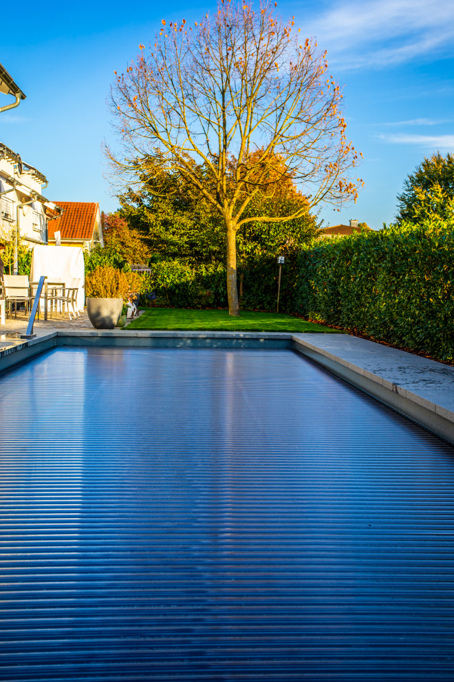Moderner Pool in Sonstige