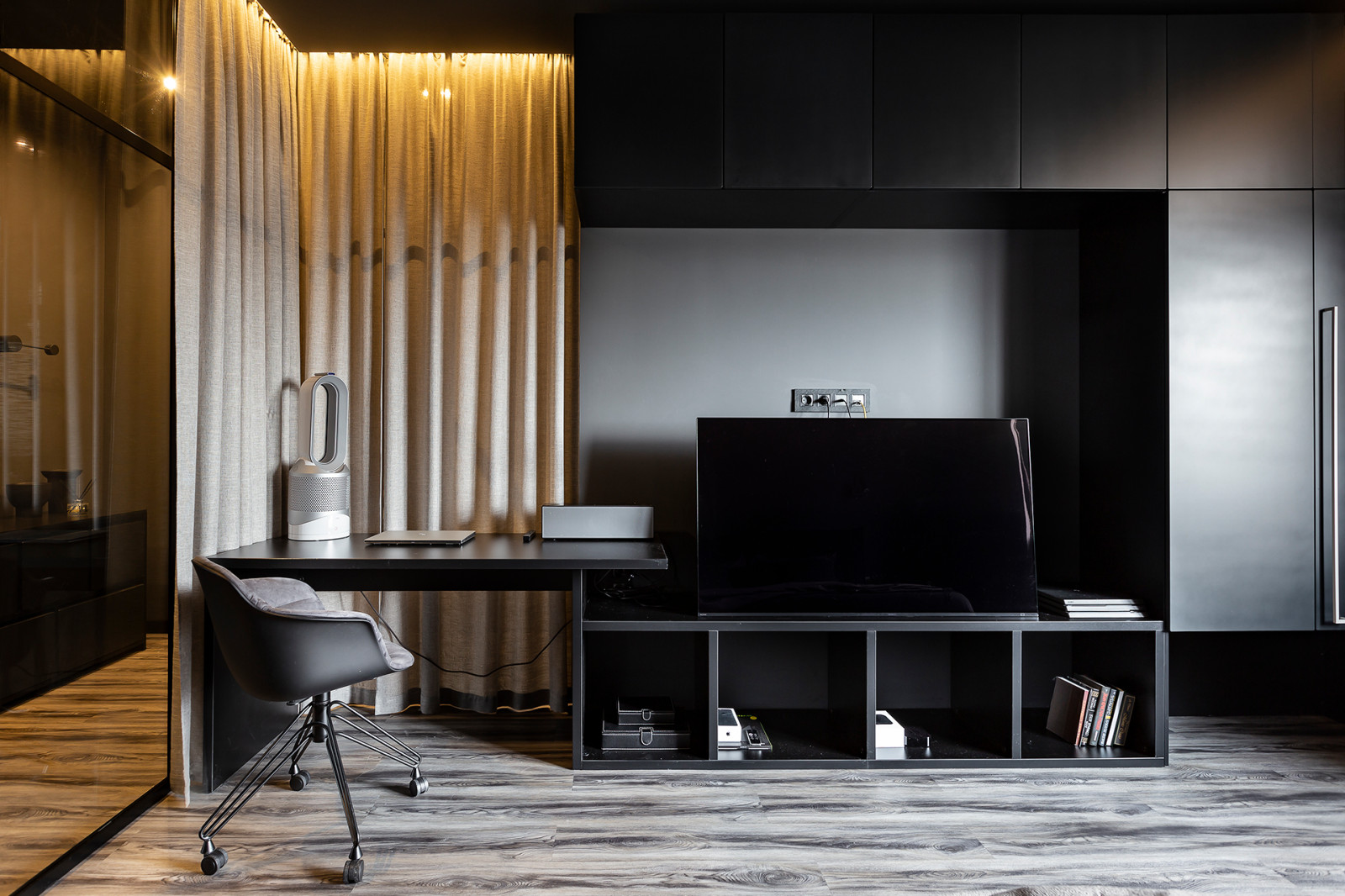 Мужской интерьер в оттенках чёрного