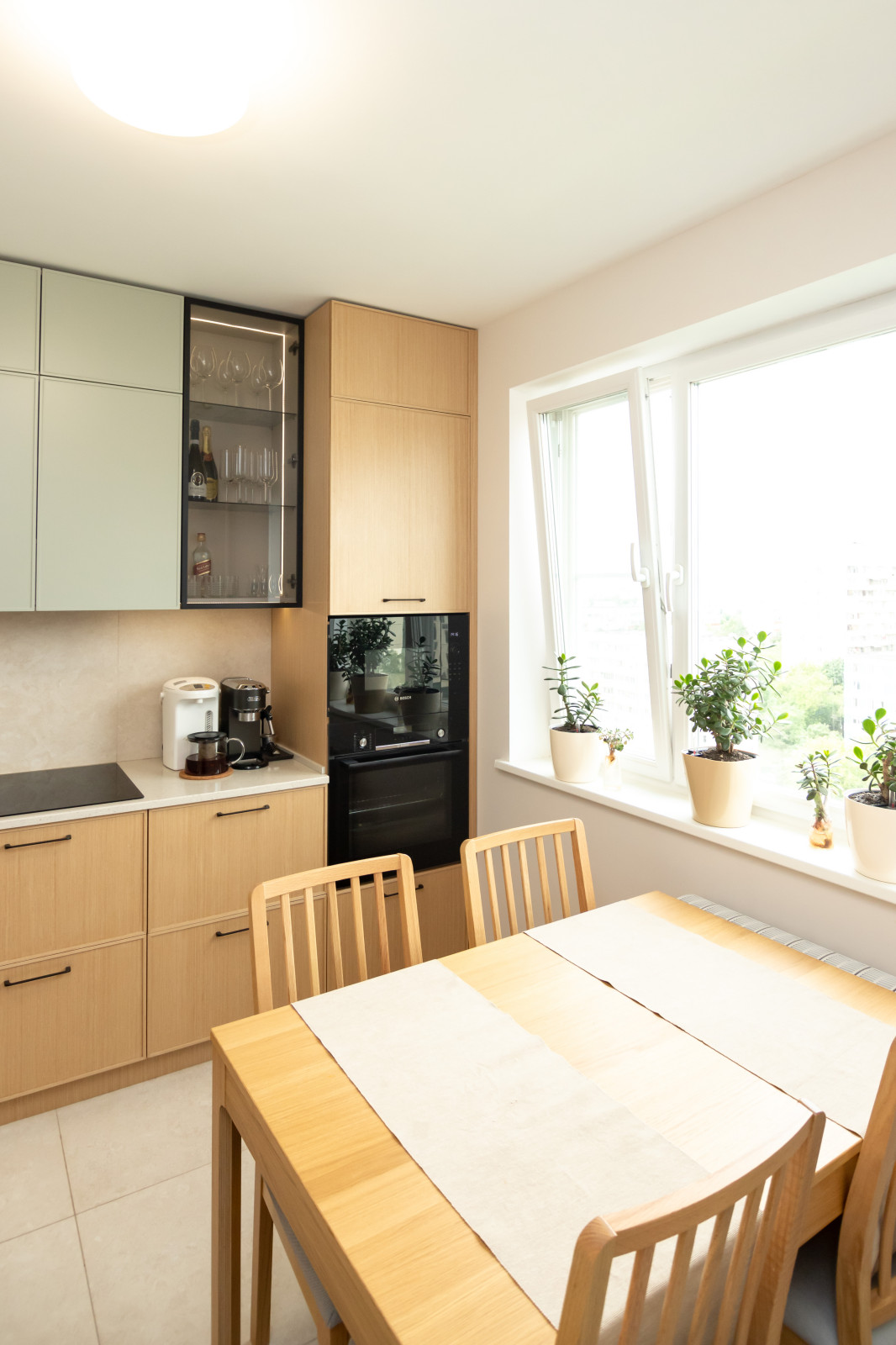 Неоклассическая кухня в трендовых цветах этого года